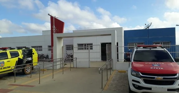 Traficante é preso com drogas dentro de casa em Igaci