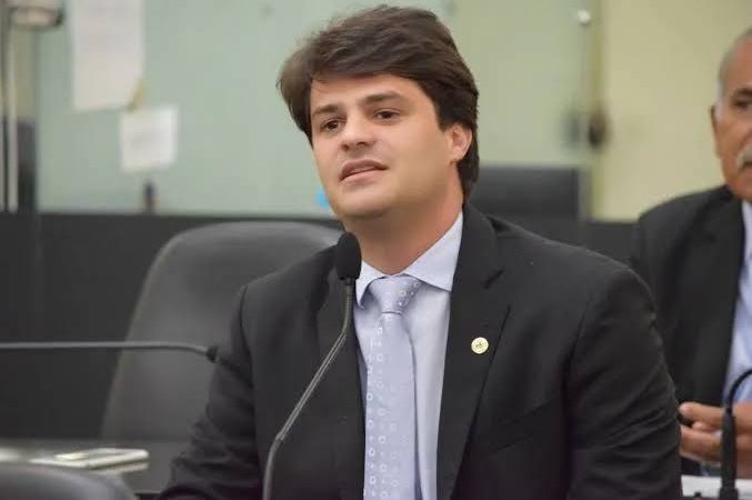 Acidente e embriaguez: quem é Breno Albuquerque, deputado estadual, detido na capital alagoana