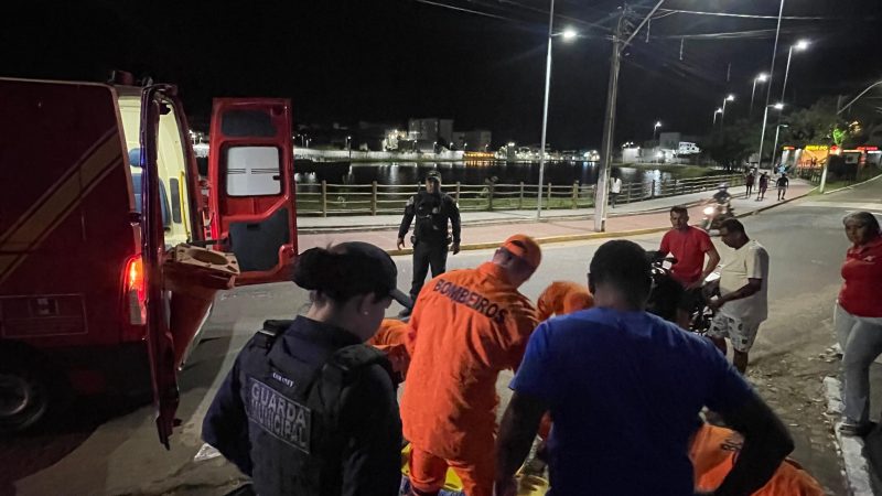 Mulher fica ferida em acidente de moto na Praça do Açude em Palmeira dos Índios