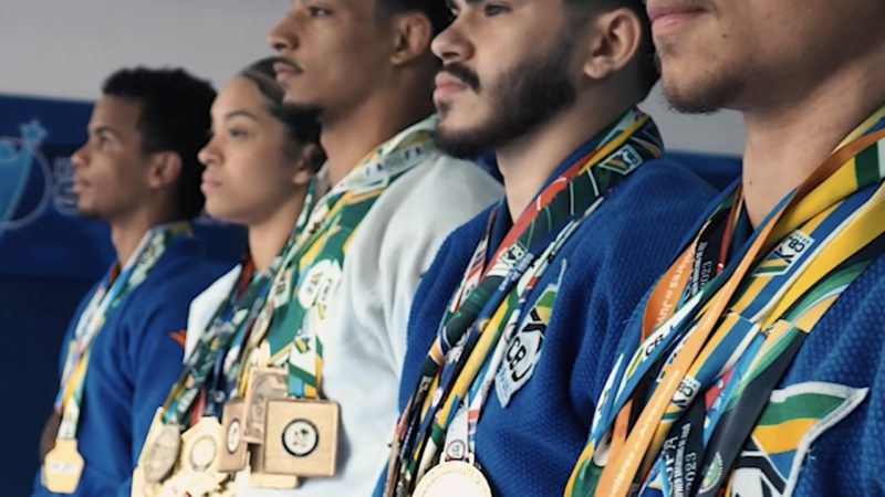 Campeões do tatame inspiram jovens a transformar vidas no Instituto Superar