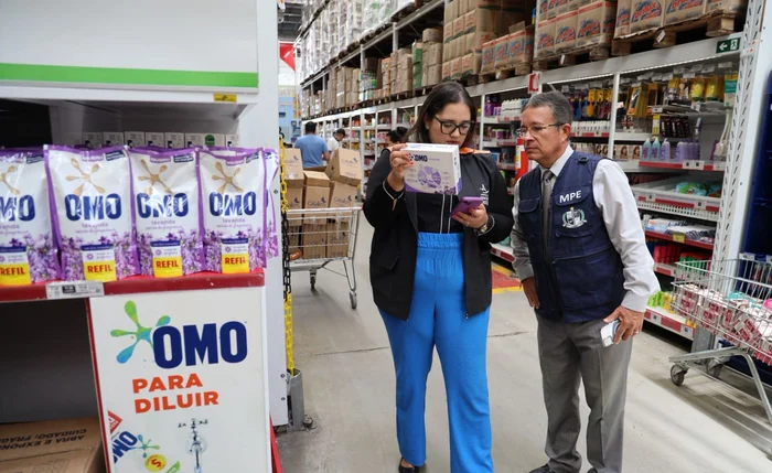 Fiscalização em Maceió investiga suspeita de falsificação de sabão em pó OMO
