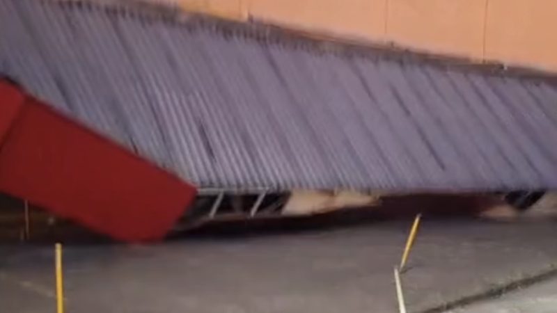 Ventania derruba fachada de supermercado no centro de Palmeira dos Índios