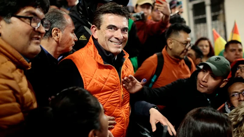 Rodrigo Paz é eleito novo presidente da Bolívia com 54,5% dos votos e promete “capitalismo para todos”