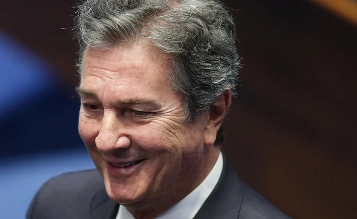 Moraes determina envio de relatórios diários sobre monitoramento de Collor