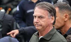 Ex-ministro manifesta preocupação com saúde de Bolsonaro e critica antigos aliados: “Crueldade”