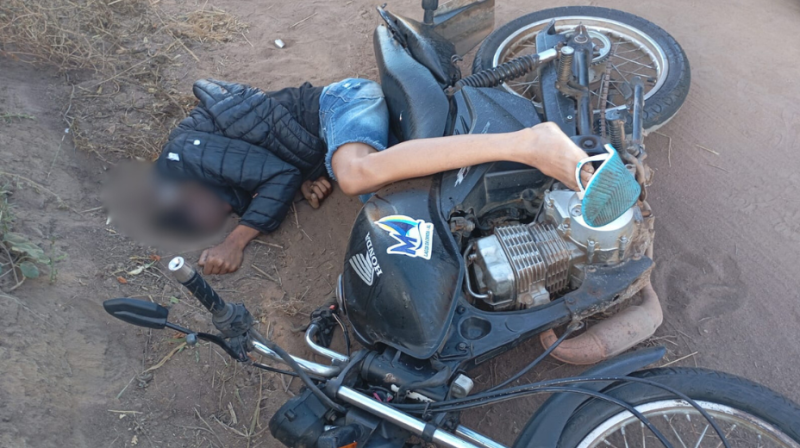 Jovem é achado morto com marcas de tiros ao lado de motocicleta na zona rural de Lagoa da Canoa