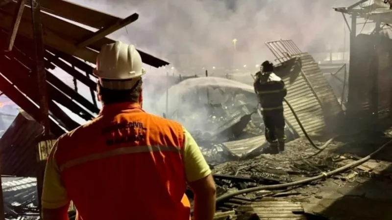 Comerciantes que perderam tudo no Mercado da Produção pedem ajuda para recomeçar