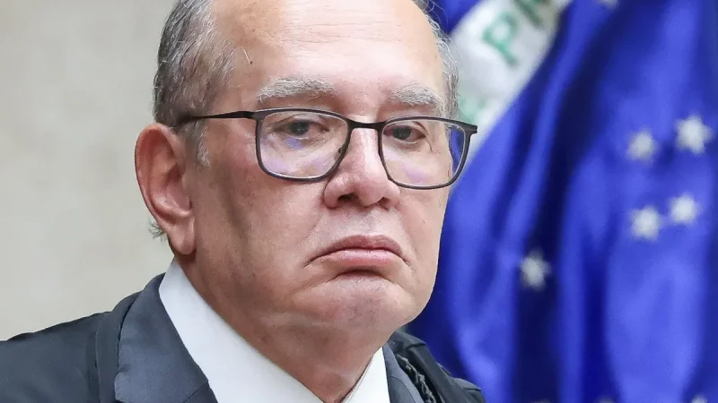 Gilmar mantém suspensão da Lei do Impeachment e rejeita pedido da AGU