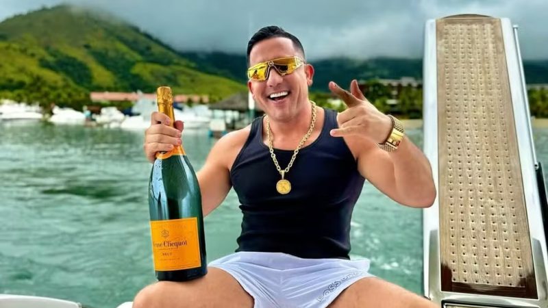 Kel Ferreti se apresenta à Polícia Civil e é preso novamente por decisão judicial