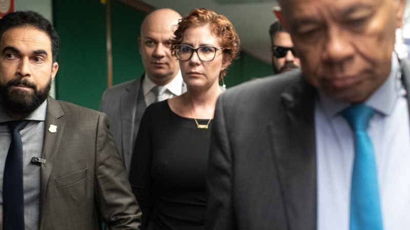 Zambelli apanha na cadeia e advogado consegue transferência de cela