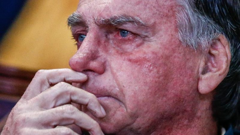 Defesa de Bolsonaro pede a Moraes autorização para cirurgia urgente