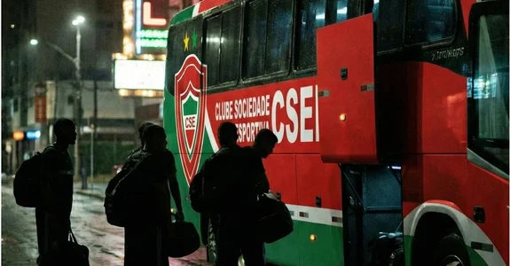 CSE, Motel e Espelho no Teto: Quando a Concentração Virou Lua de Mel