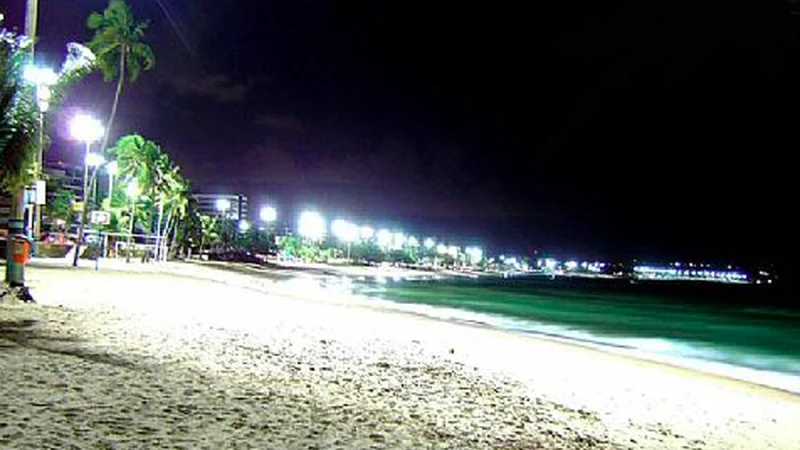 Turista é detido por populares após tentar afogar mulher grávida na praia de Ponta Verde