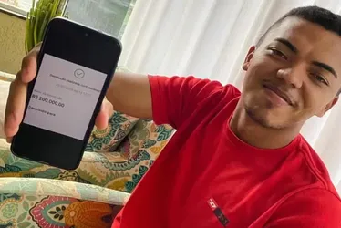 Estudante devolve R$ 200 mil após receber Pix por engano