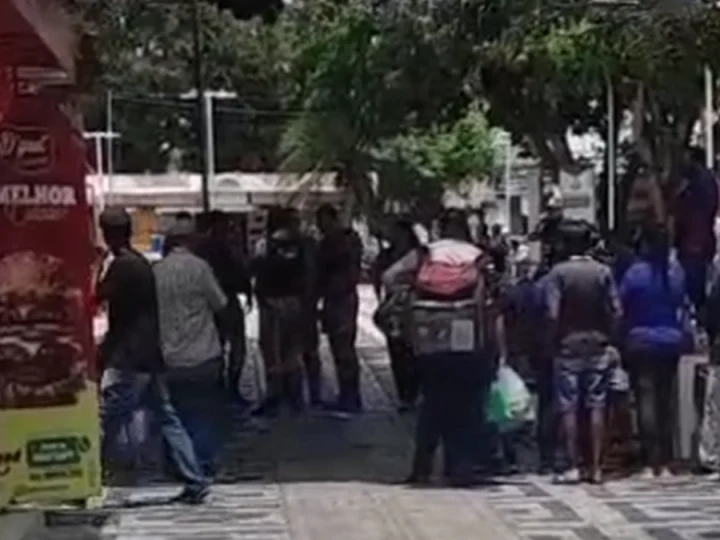 Homem em situação de rua é vítima de tentativa de assassinato em praça no Centro de Arapiraca