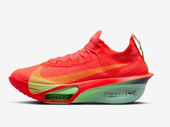 Justiça de AL condena Nike a indenizar mulher por defeito em tênis de R$ 2,6 mil