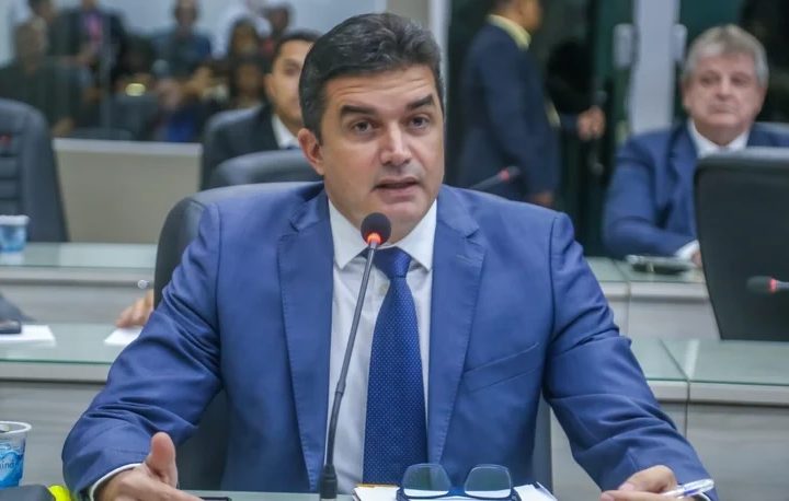 Bomba na Câmara: Rui Palmeira denuncia “fantasmas” com salários de até R$ 17 mil e provoca climão no plenário