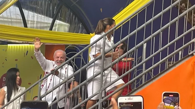 Lula acompanha Carnaval em Salvador ao lado de Janja, Jerônimo e Costa.