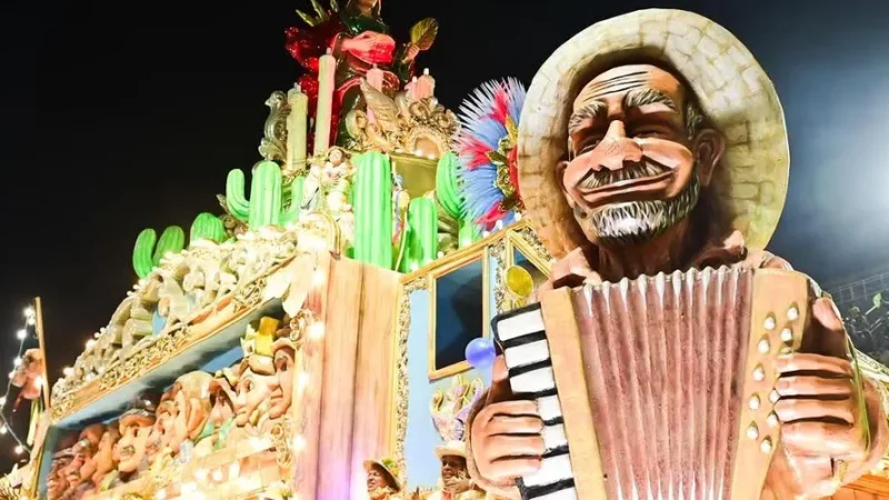 Acadêmicos de Niterói exalta Lula, com alusão a Bolsonaro e Janja