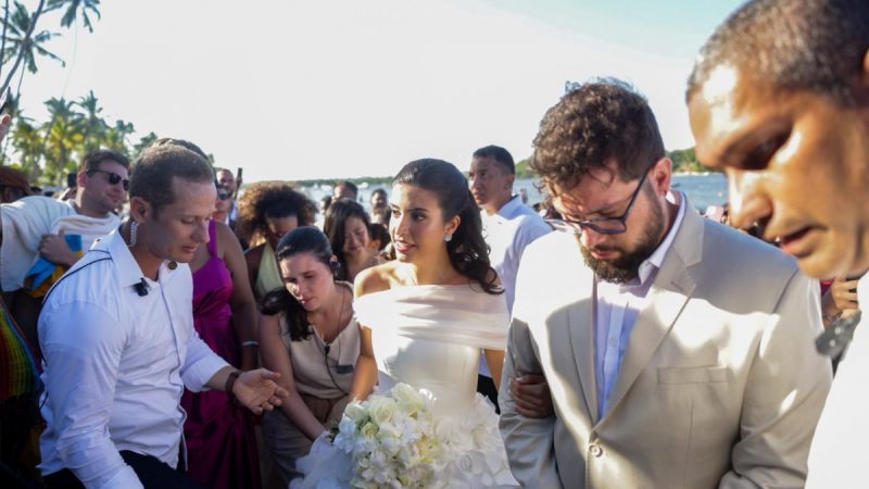 João Campos e Tabata Amaral se casam em cerimônia prestigiada