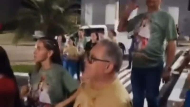 Padre fortalece a fé e movimenta Tanque d’Arca com bloco carnavalesco