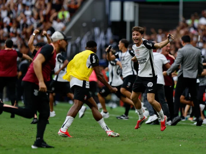 Corinthians vence o Flamengo e é bicampeão da Supercopa do Brasil