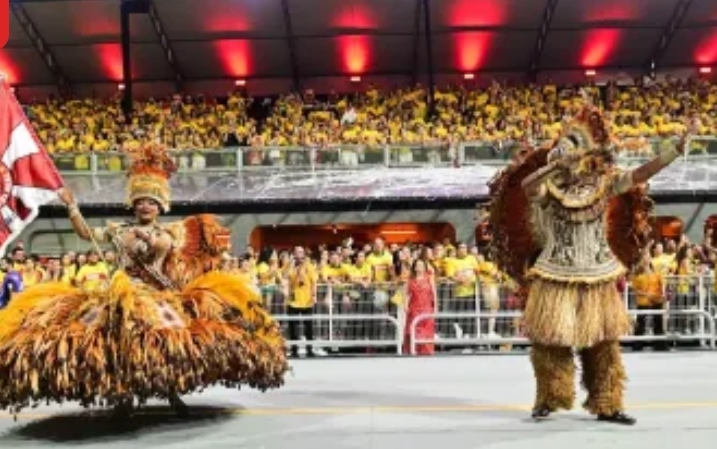 Noite de tensão e brilho marca abertura do Grupo Especial no Anhembi em São Paulo