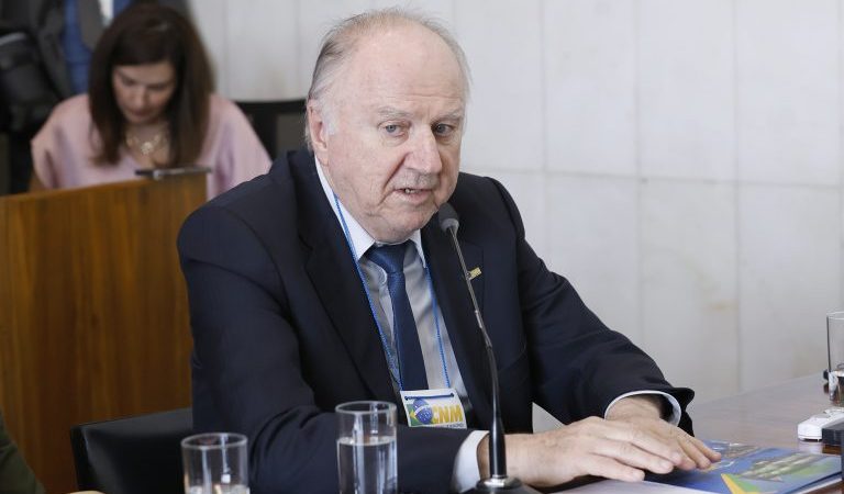 Pressionados por “pautas-bomba”, prefeitos cobram alívio fiscal no Congresso