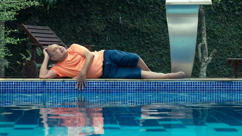 Em processo contra filhas por apartamento, Stênio Garcia vive há 20 anos em casa com terreno de 1.400m²