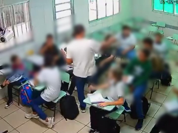 Professor é indiciado por injúria racial após comparar aluno negro a chimpanzé em escola de Maceió