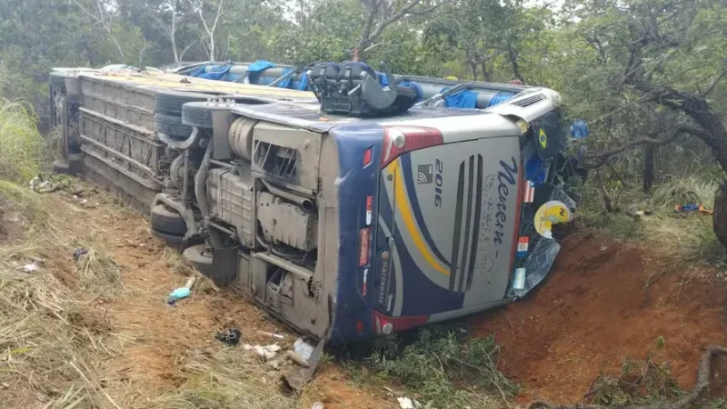 Identificados os 2 alagoanos que morreram em acidente com ônibus em Minas Gerais