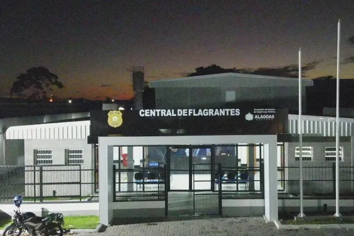 Vereador é preso após agredir enteada de 14 anos e ameaçar bombeiro em condomínio de Maceió