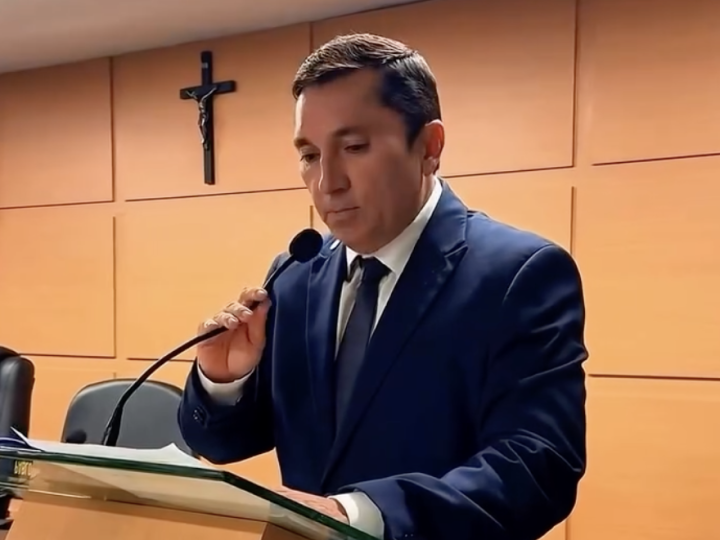 Rogério Nezinho critica Luciano Barbosa e expõe fechamento de maternidades