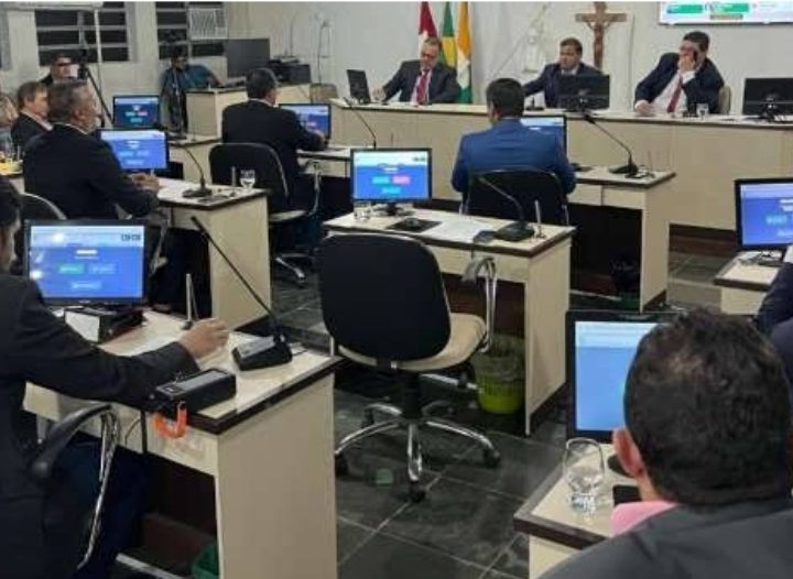 Câmara de Palmeira dos Índios analisa projetos e indicações em sessão ordinária; presidente Madson Monteiro apresenta propostas para esporte e infraestrutura
