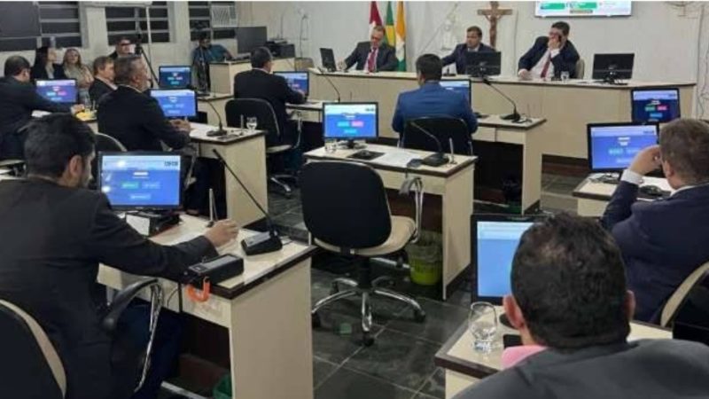 Câmara de Palmeira dos Índios analisa projetos e indicações em sessão ordinária; presidente Madson Monteiro apresenta propostas para esporte e infraestrutura