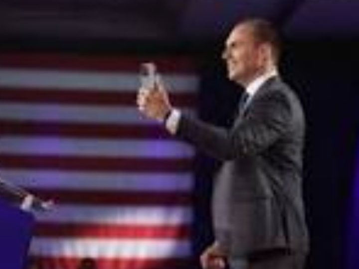 Moraes cobra explicações da defesa de Bolsonaro após fala de Eduardo sobre vídeo em redes sociais