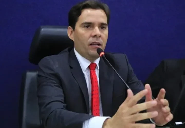 Kelmann Vieira deixa liderança do governo na Câmara para dar autonomia a Rodrigo Cunha