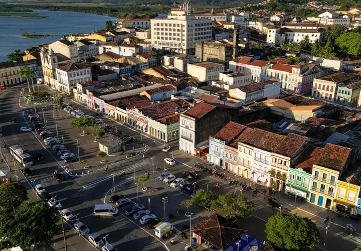 Homem é morto a tiros dentro de carro após perder controle da direção em Penedo