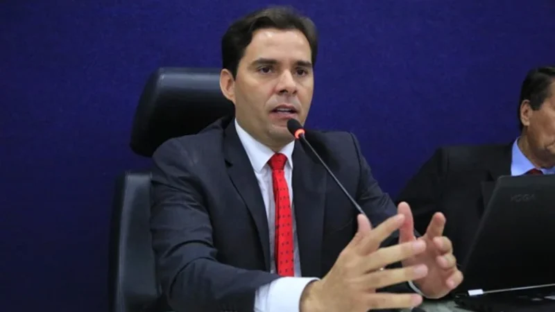 Entre o risco e o cálculo: o jogo político de Kelmann Vieira em Alagoas