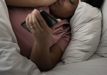 Sono desregulado vira rotina entre jovens e acende alerta de saúde pública