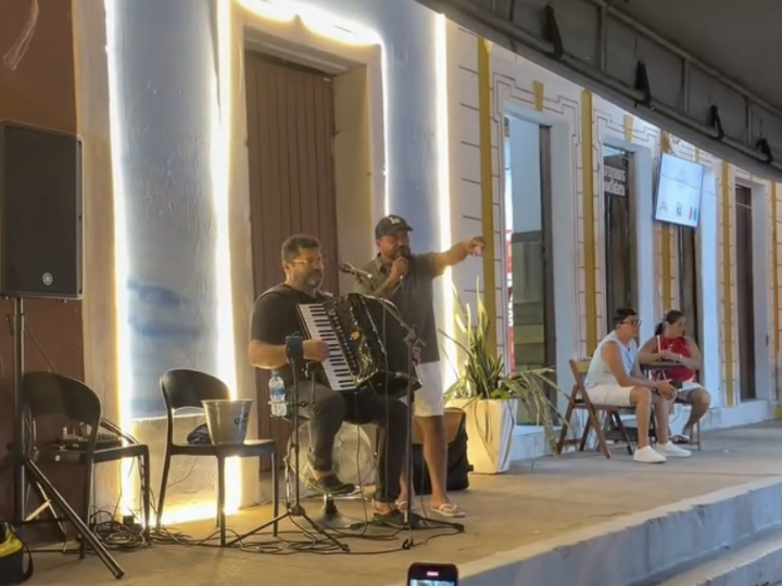 Edson Lima surpreende fãs com show improvisado em praça de Piranhas