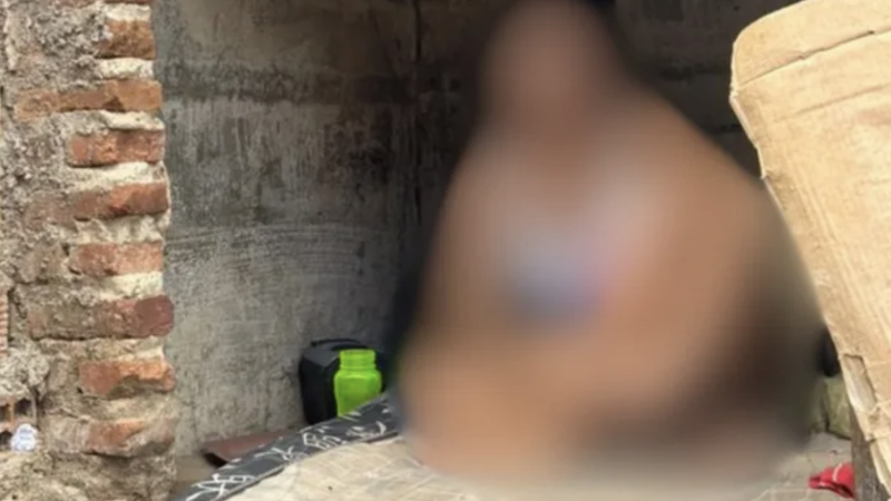 Preso suspeito de torturar namorada de 16 anos e mantê-la em “casinha de cachorro”