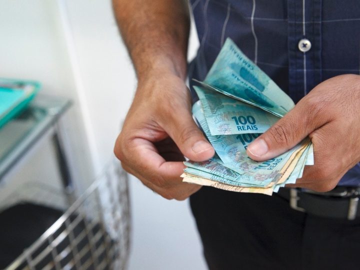 Dívidas com agiotas? O que diz a lei e quais são os direitos do devedor no Brasil