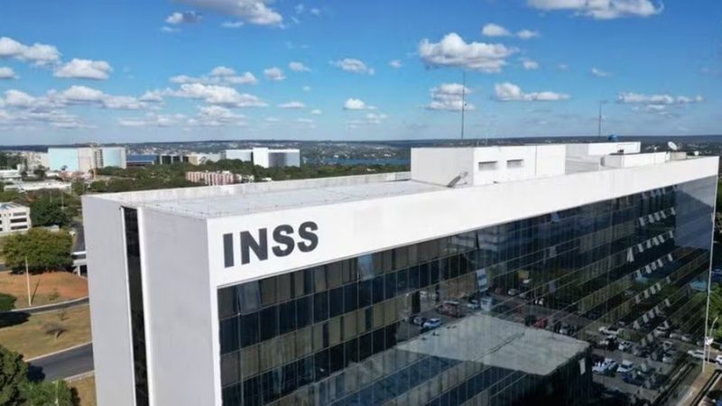 Falhas tecnológicas no INSS geram prejuízo milionário e ampliam fila de benefícios